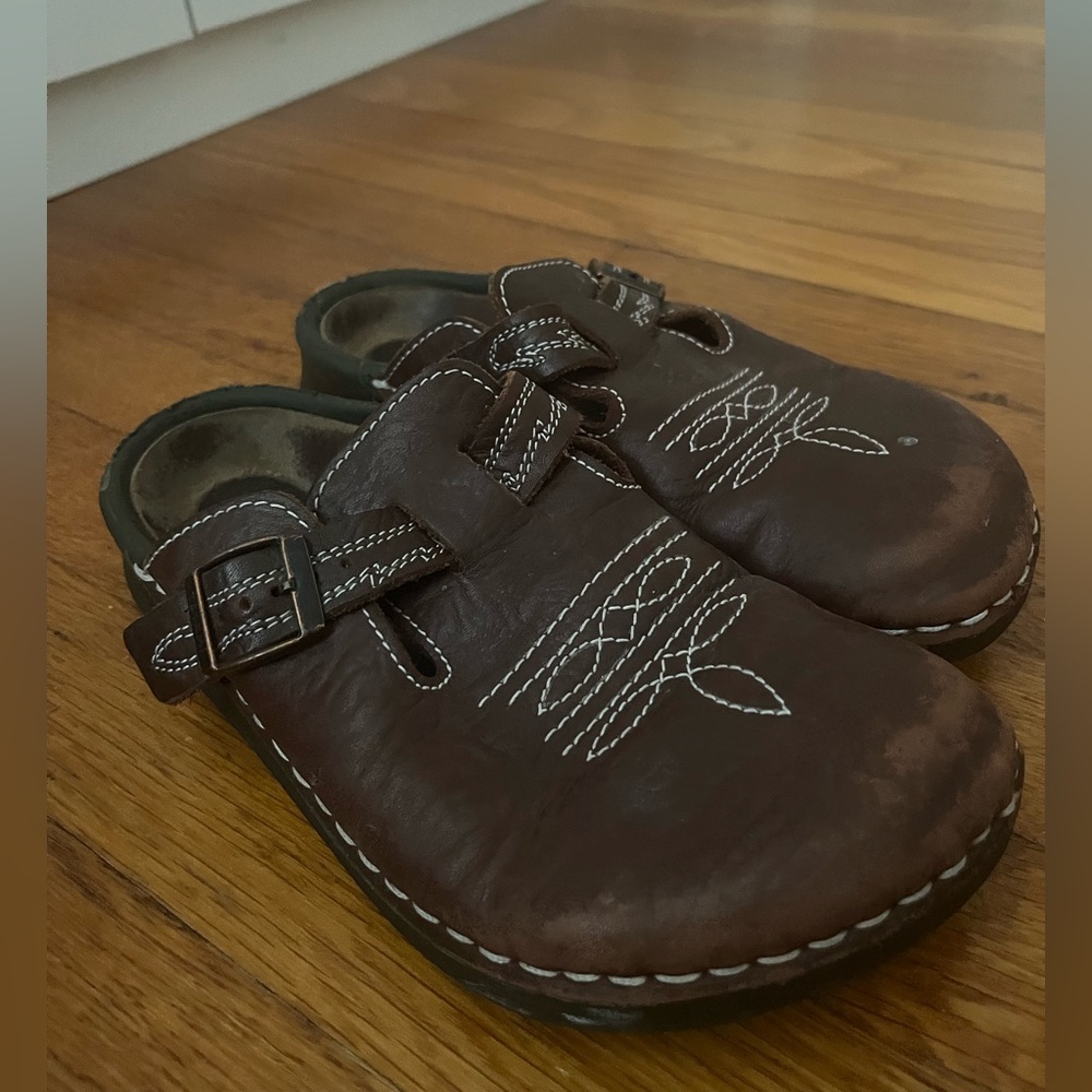 Birkenstock Leather Clogs with Embroidered Detail